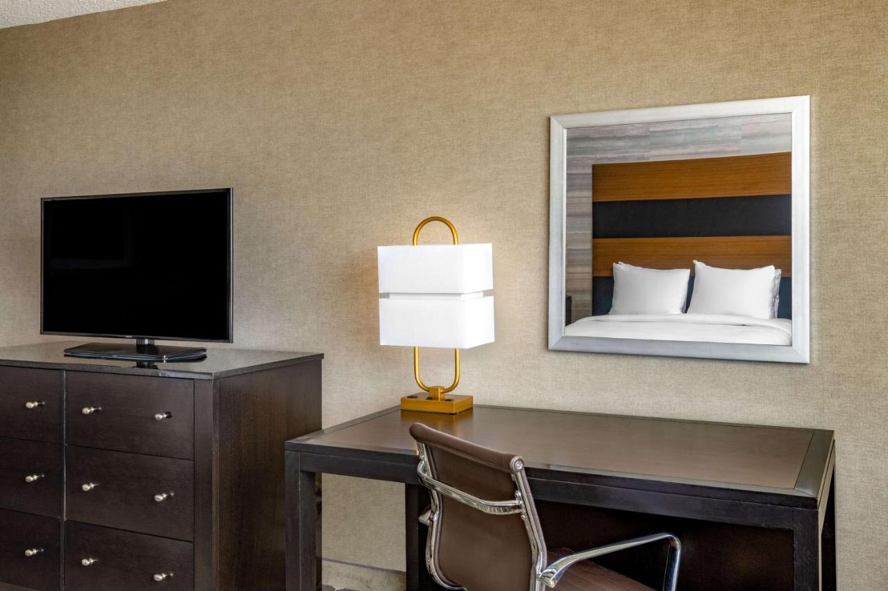 | DoubleTree by Hilton Hotel Denver - Aurora