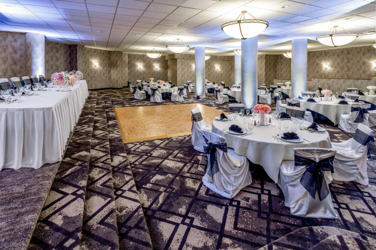 | DoubleTree by Hilton Hotel Denver - Aurora