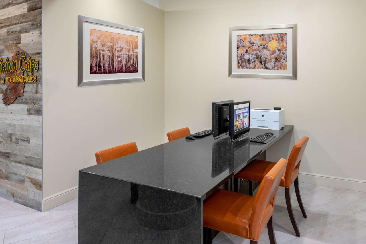| DoubleTree by Hilton Hotel Denver - Aurora