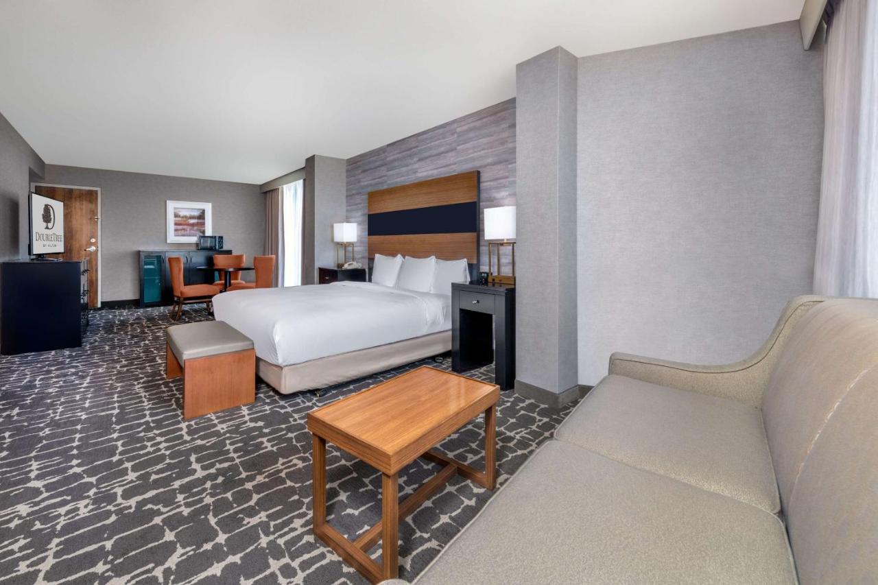 | DoubleTree by Hilton Hotel Denver - Aurora