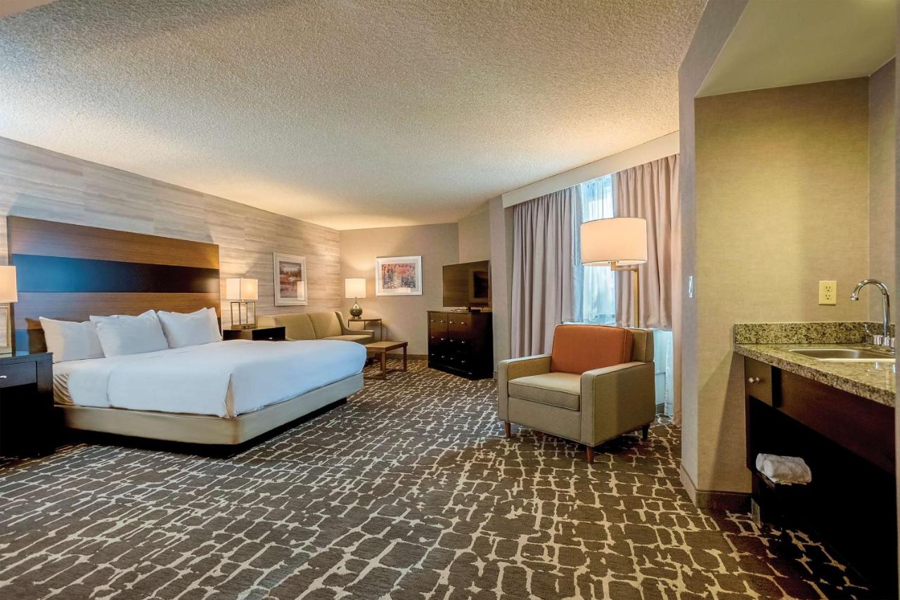 | DoubleTree by Hilton Hotel Denver - Aurora