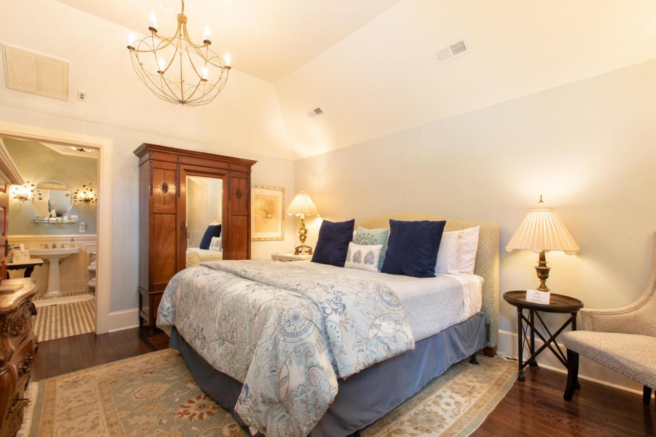 | Black Walnut B&B Inn