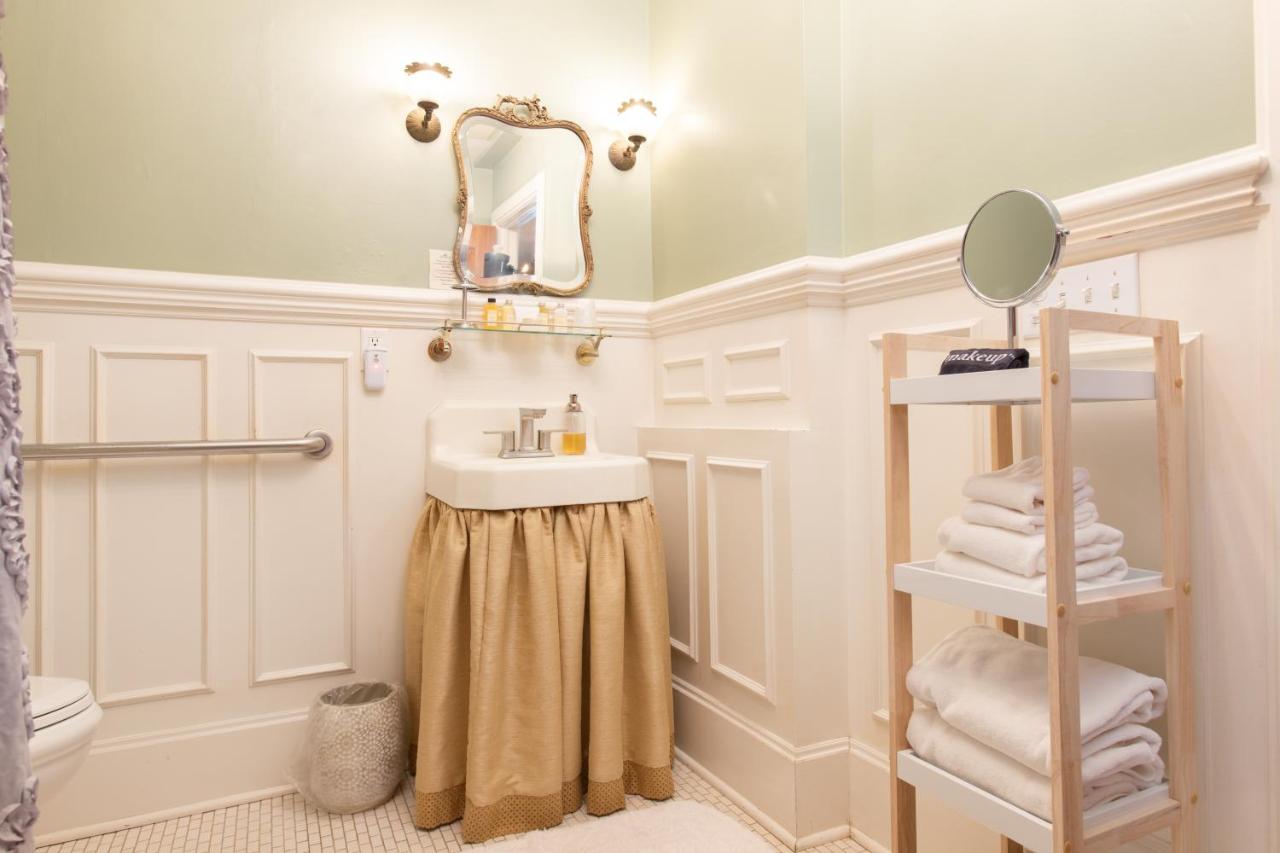 | Black Walnut B&B Inn