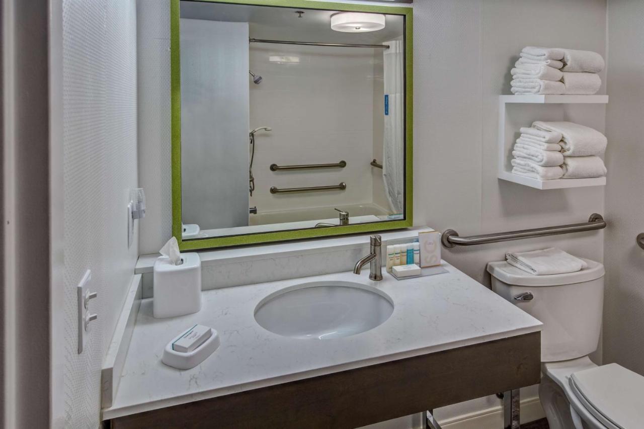Queen Room - Mobility/Hearing Accessible - Non-Smoking at Hampton Inn & Suites Memphis-Wolfchase Galleria