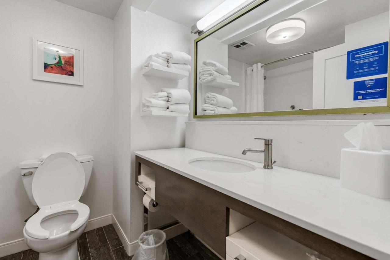 King Room - Non-Smoking at Hampton Inn & Suites Memphis-Wolfchase Galleria
