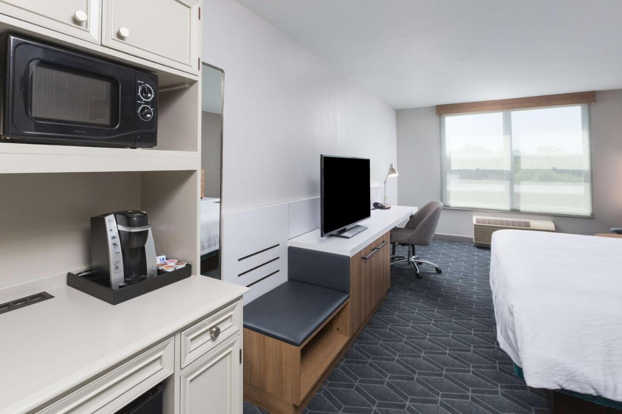 King Room at Hilton Garden Inn Oakland / San Leandro