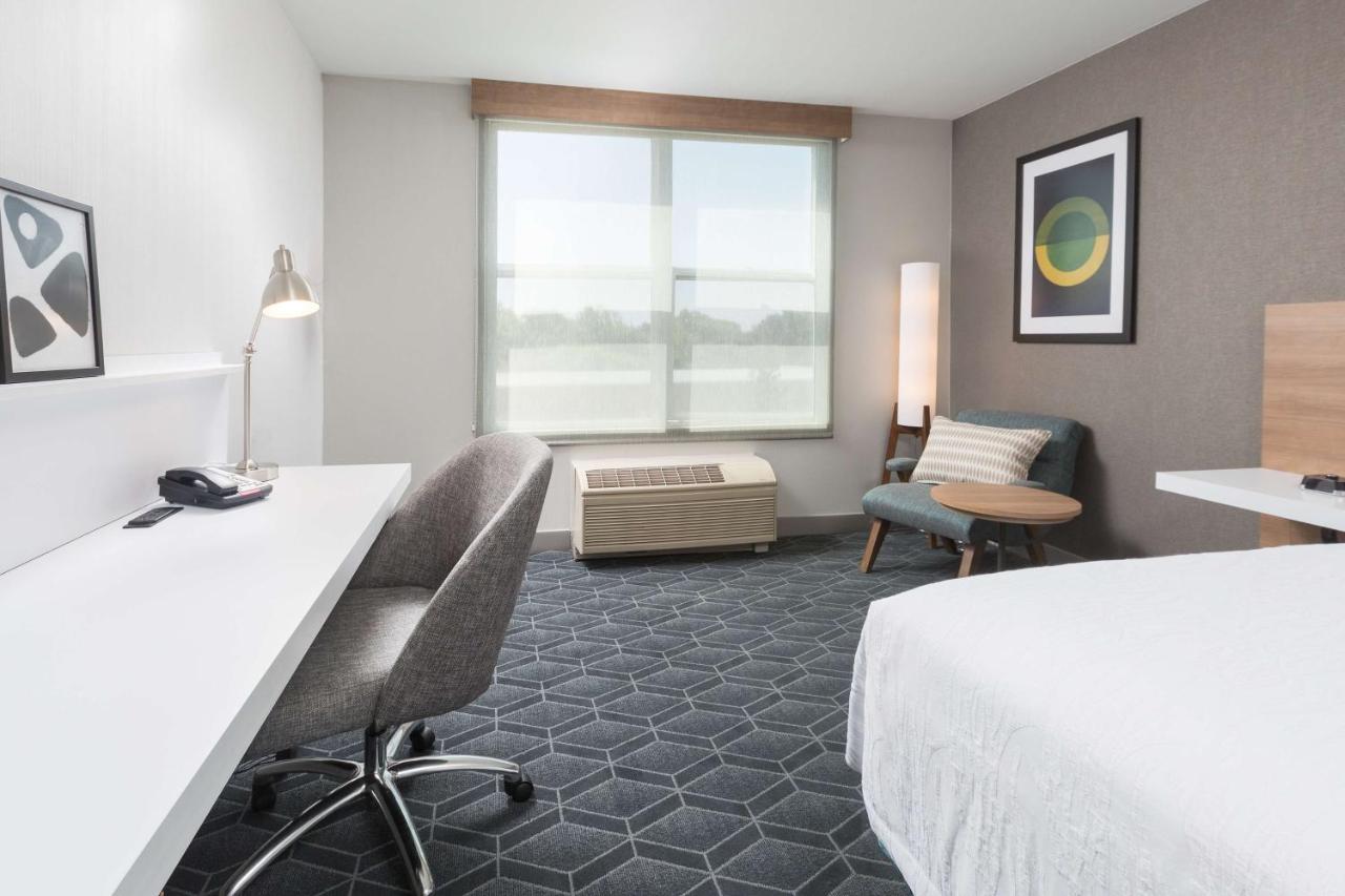 King Room at Hilton Garden Inn Oakland / San Leandro