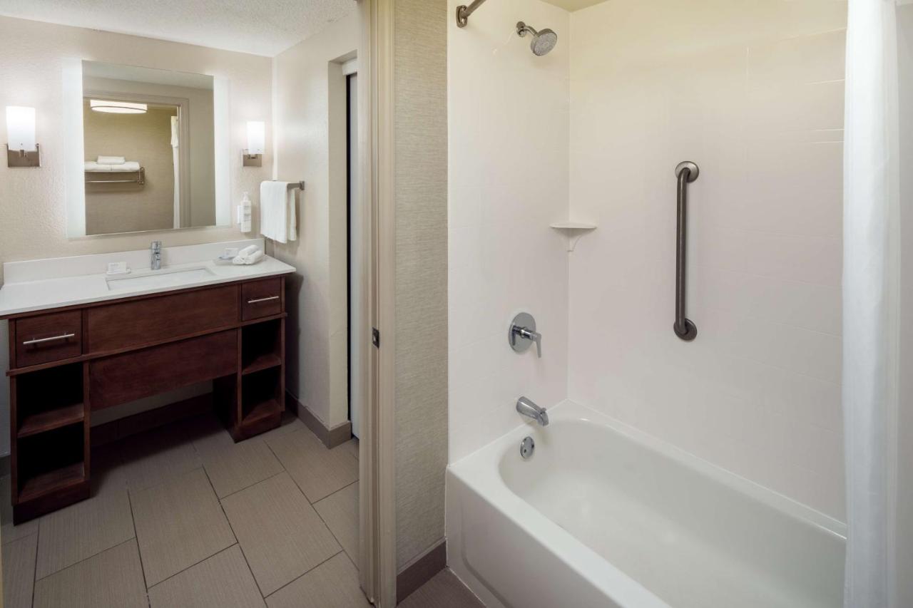 | Homewood Suites by Hilton Wallingford-Meriden