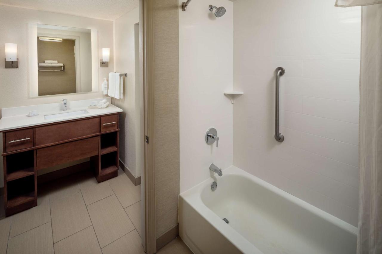 | Homewood Suites by Hilton Wallingford-Meriden