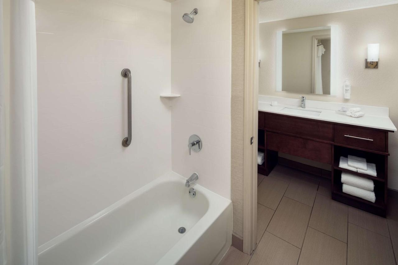 | Homewood Suites by Hilton Wallingford-Meriden
