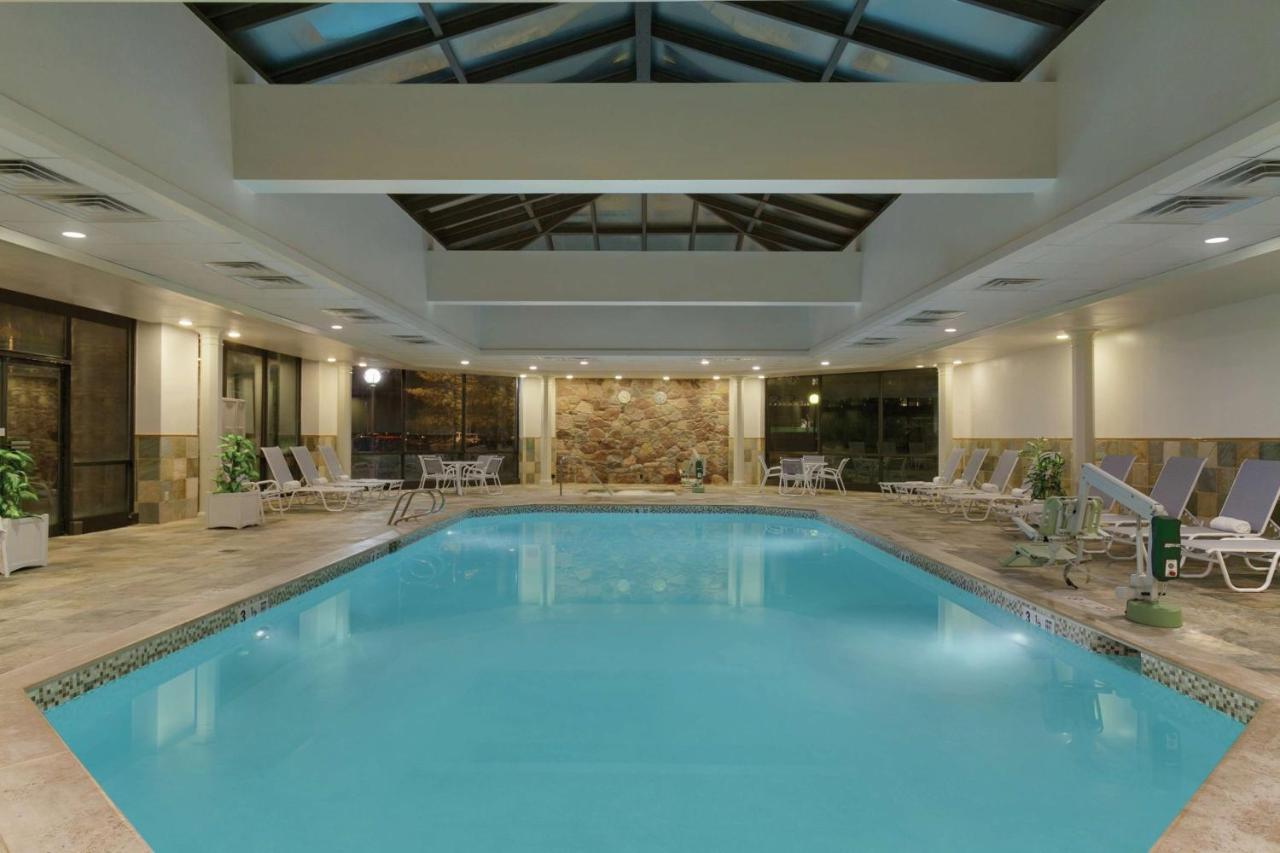| Hilton Woodcliff Lake