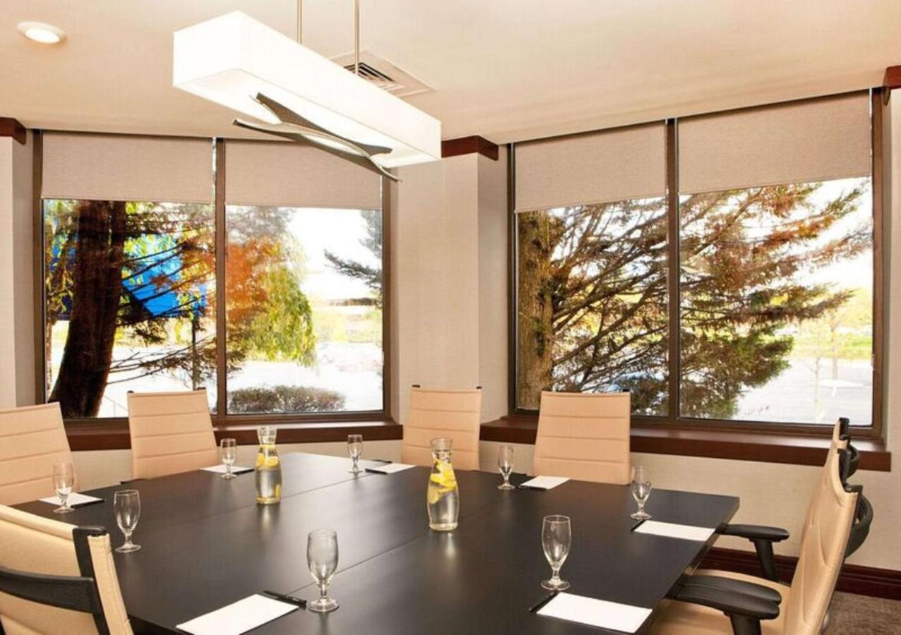 | Hilton Woodcliff Lake