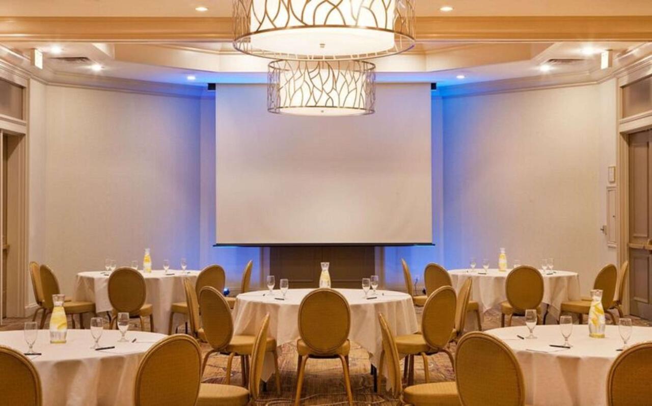| Hilton Woodcliff Lake
