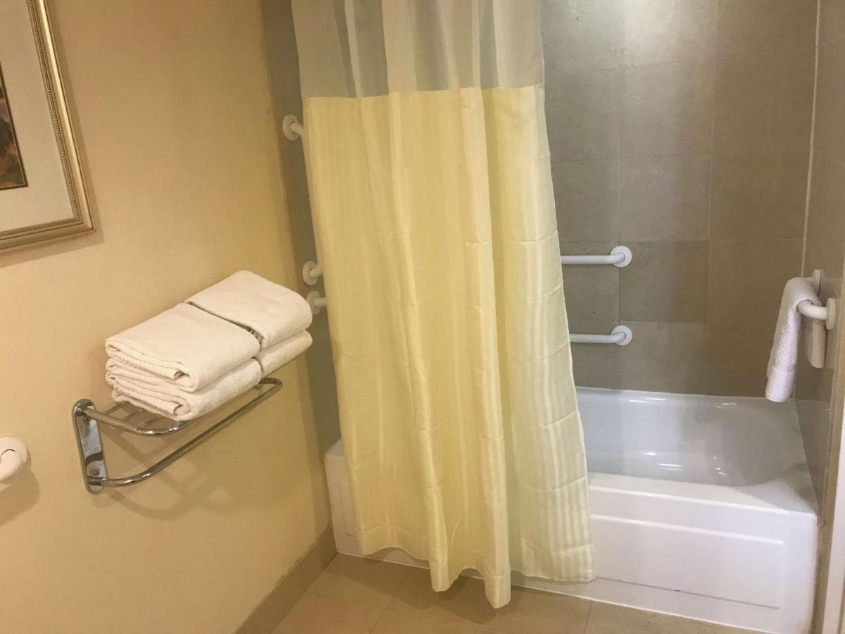 | Hilton Woodcliff Lake