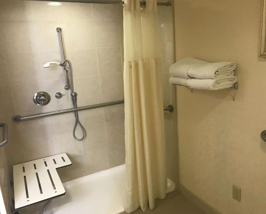 | Hilton Woodcliff Lake