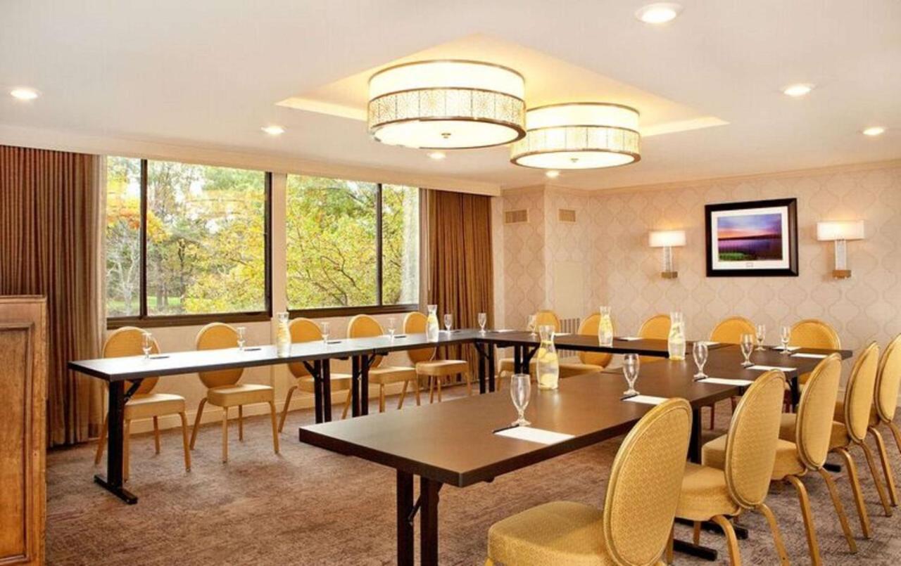 | Hilton Woodcliff Lake