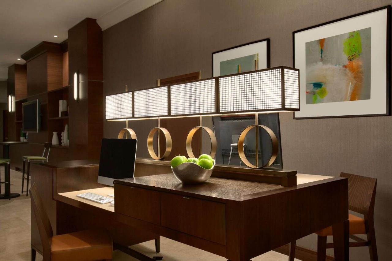| Hilton Woodcliff Lake