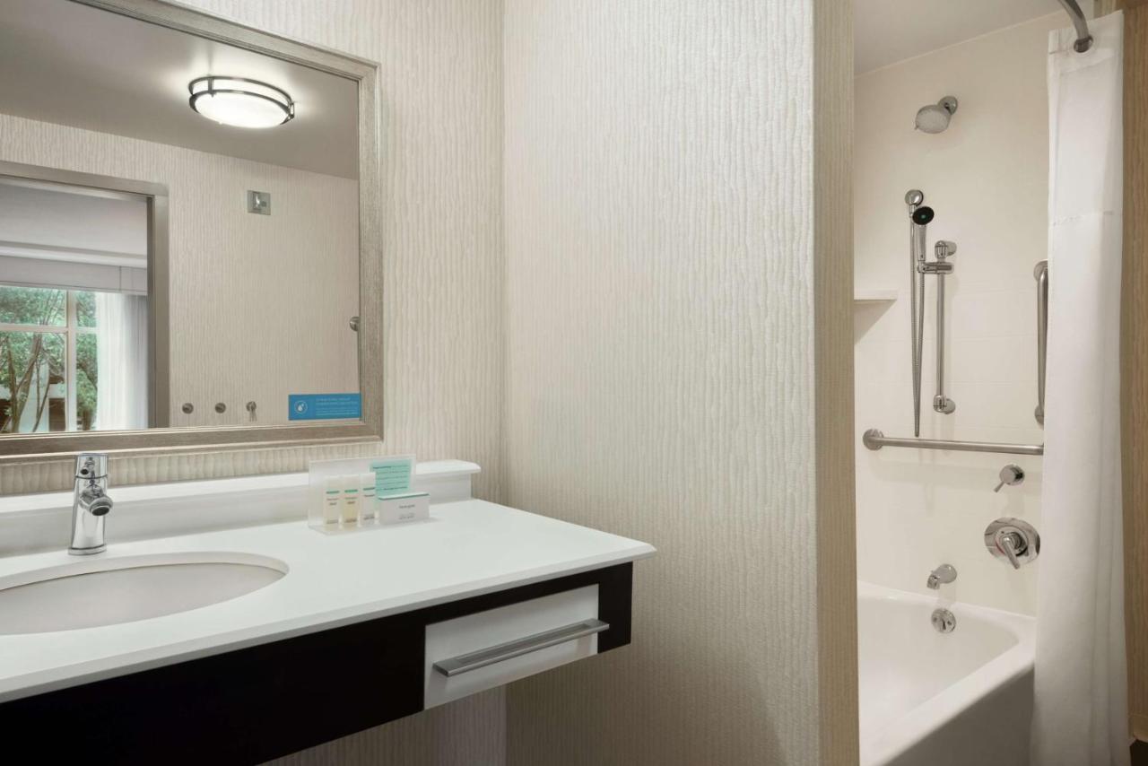 King Room Mobility/Hearing Accesible - Non-Smoking at Sonesta Chicago O'Hare Airport Rosemont
