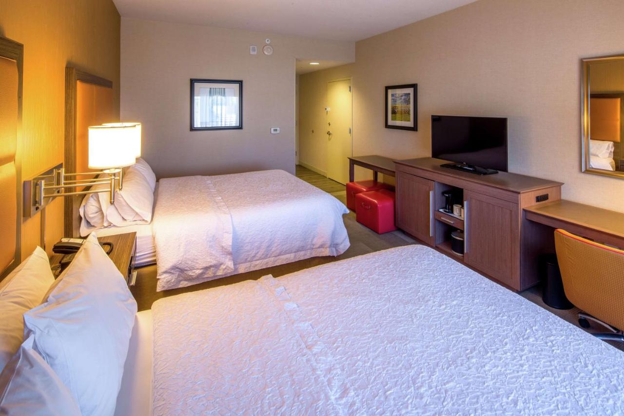 Queen Room with Two Queen Beds - Hearing Access/ Non-Smoking at Hampton Inn Houston Downtown Convention Center