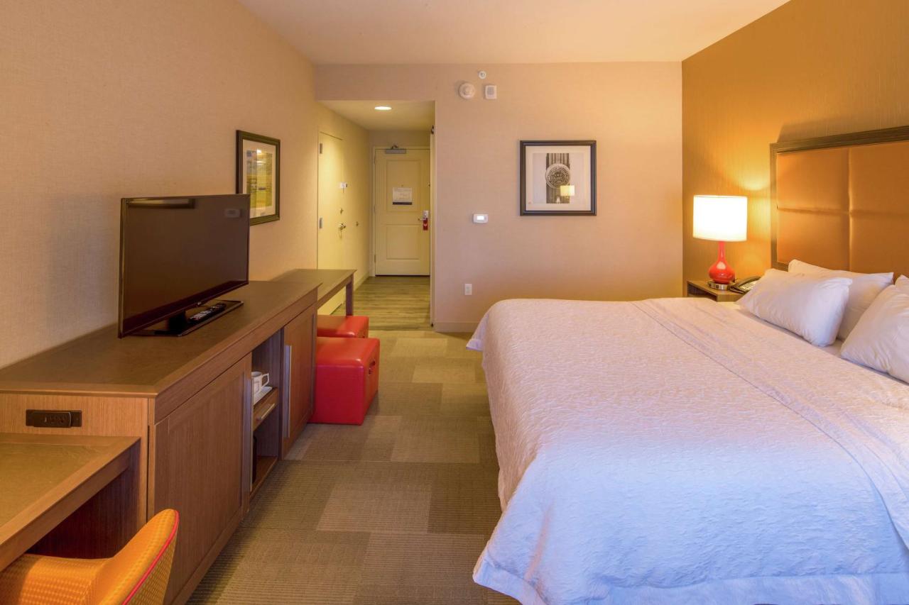 King Room - Hearing Accessible/Non-Smoking at Hampton Inn Houston Downtown Convention Center