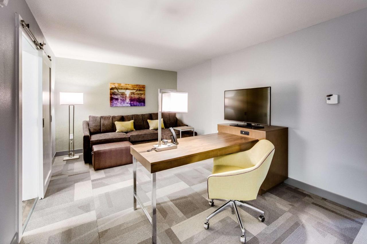 King Suite - Hearing Accessible/Non-Smoking at Hampton Inn & Suites Fort Worth Downtown