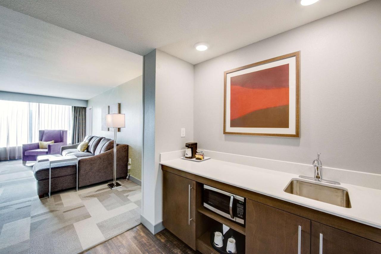 King Suite with City View - Non-Smoking at Hampton Inn & Suites Fort Worth Downtown