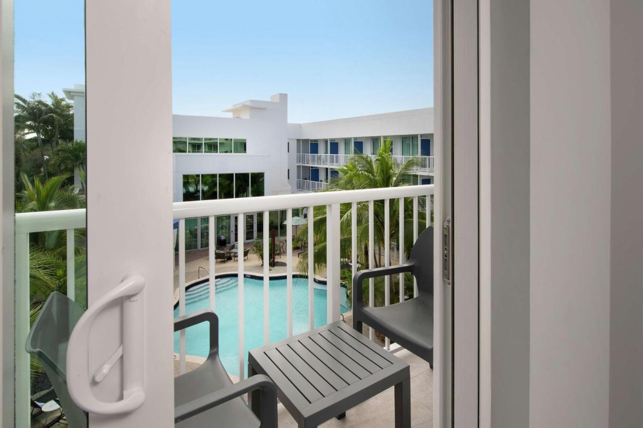 Queen Room with Two Queen Beds with Pool View at Hilton Garden Inn Miami Brickell South