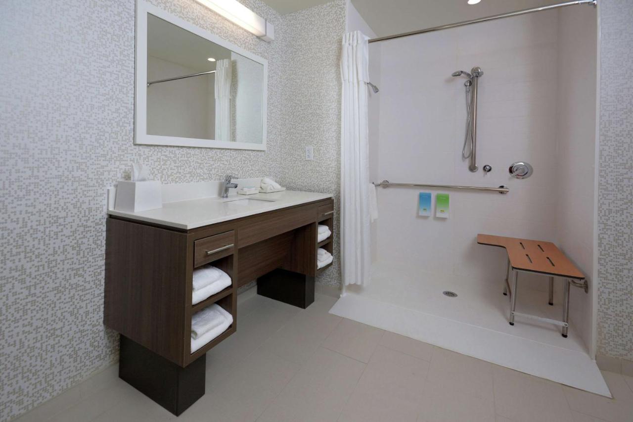 King Suite with Roll in Shower - Mobilty Accessible/Non Smoking at Home2 Suites by Hilton Duncan