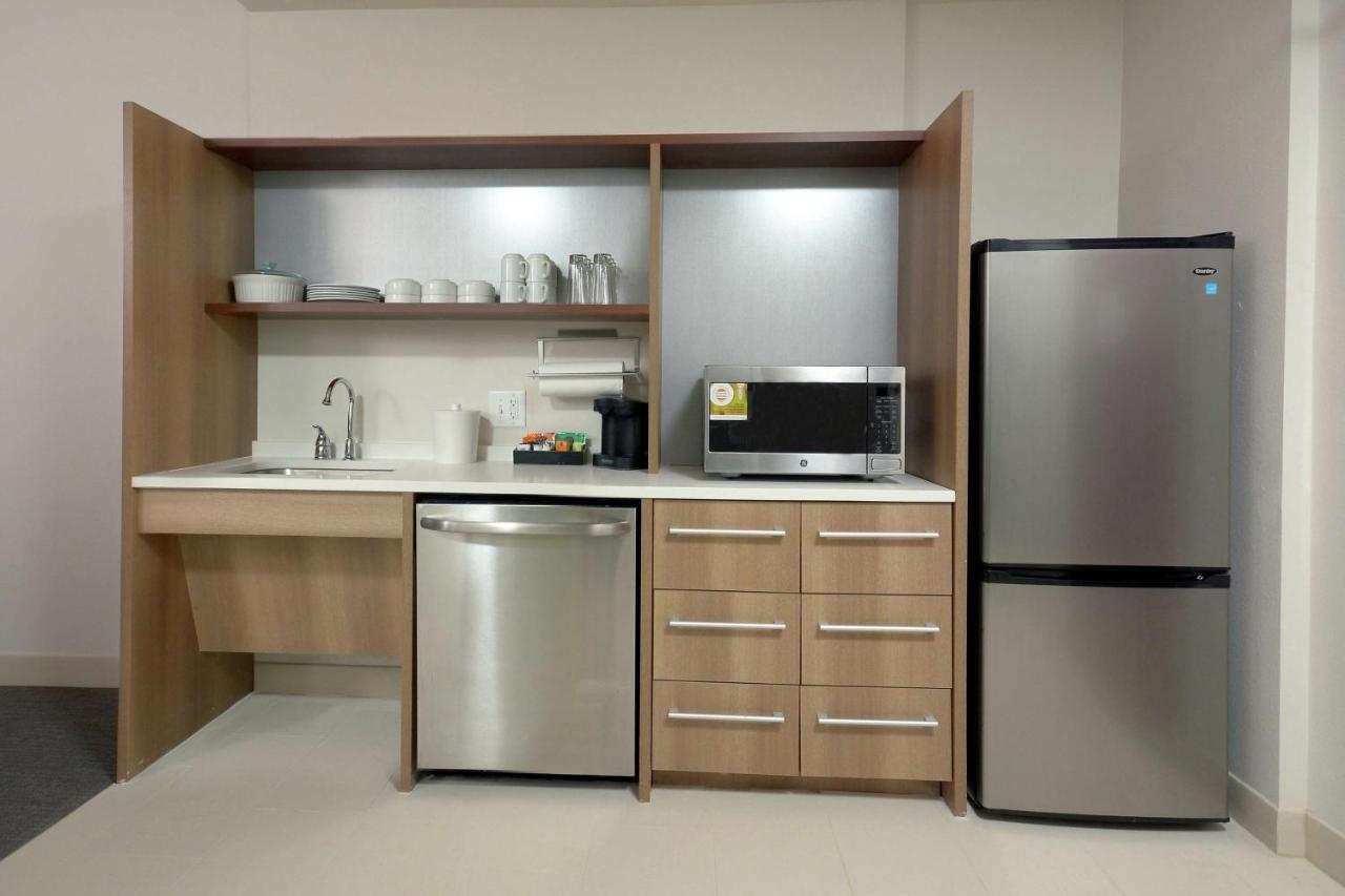 King Suite with Roll in Shower - Mobilty Accessible/Non Smoking at Home2 Suites by Hilton Duncan