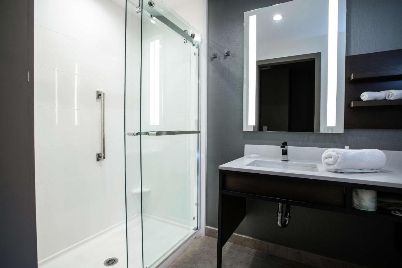 King Room - Hearing Accessible at Hilton Garden Inn West Palm Beach I95 Outlets