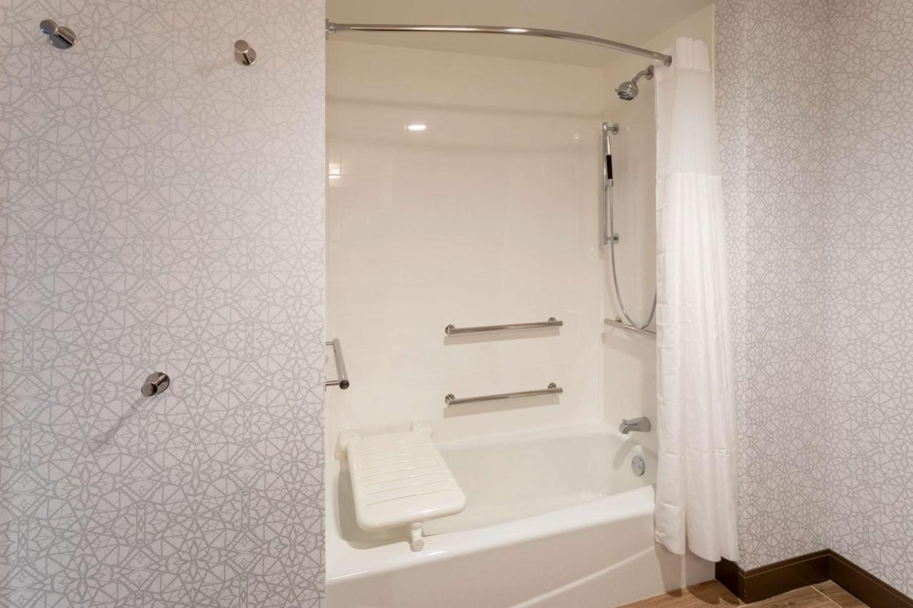 Queen Room with Two Queen Beds - Mobility Accessible/Non-Smoking at Hampton Inn Eden Prairie Minneapolis
