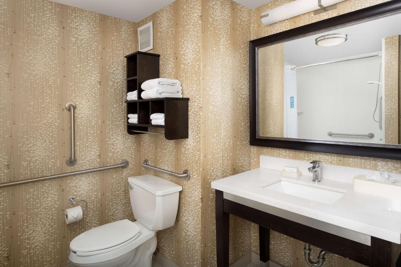 Queen Room with Two Queen Beds - Hearing Accessible at Hampton Inn & Suites Alpharetta