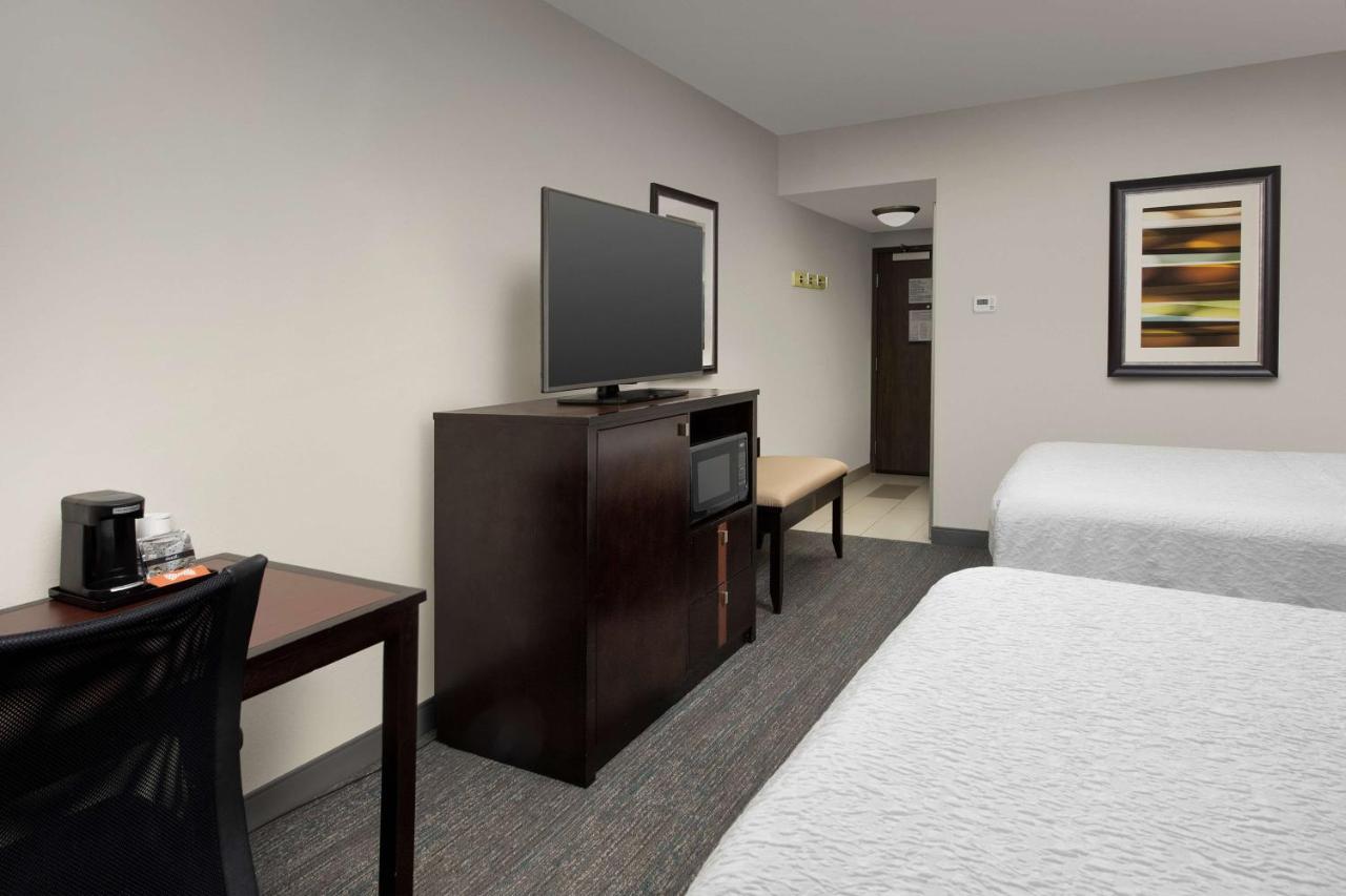 Queen Room with Two Queen Beds - Hearing Accessible at Hampton Inn & Suites Alpharetta