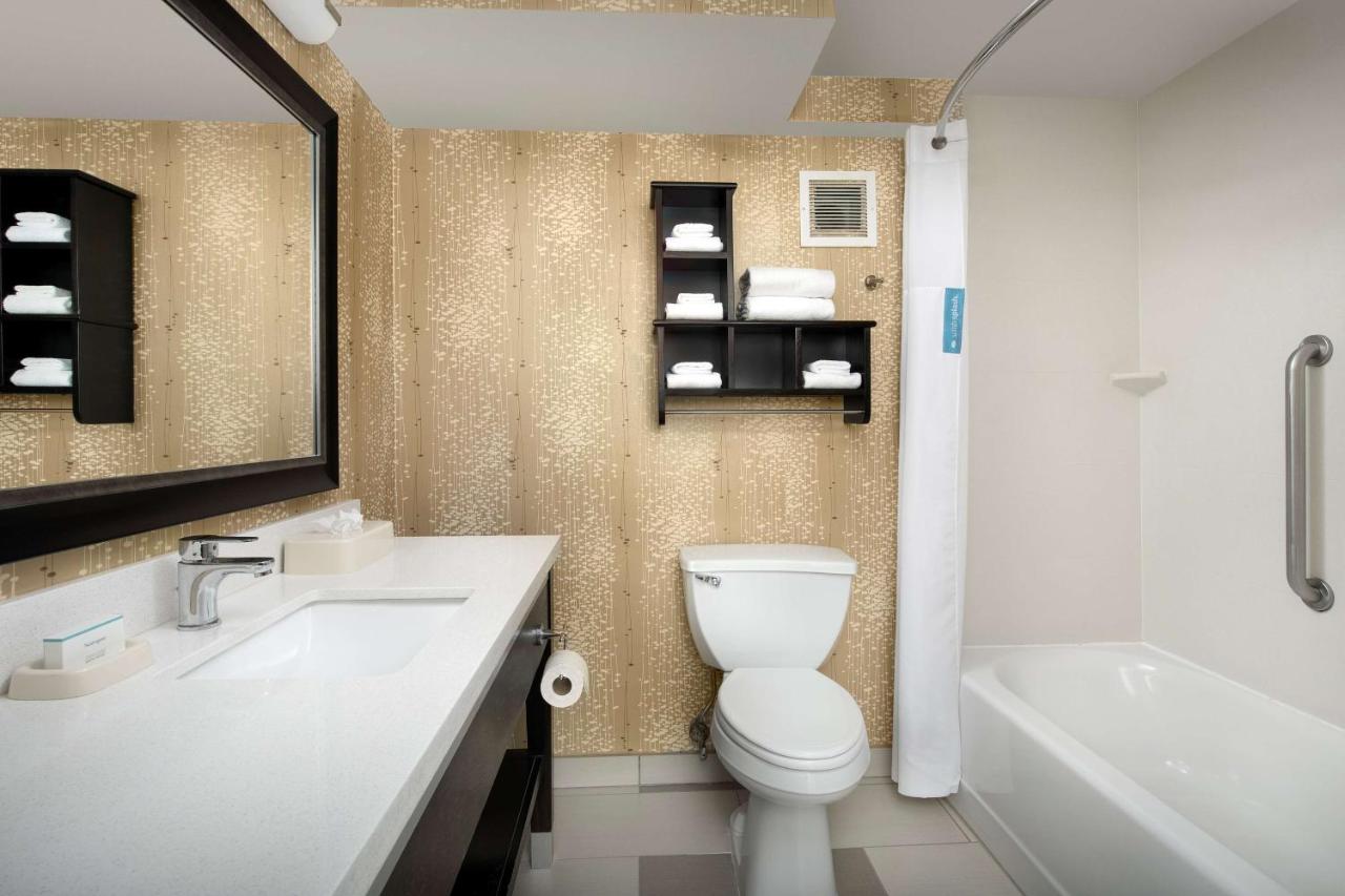 King Room - Non-Smoking at Hampton Inn & Suites Alpharetta
