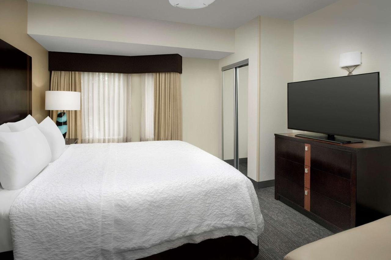 King Suite - Non-Smoking at Hampton Inn & Suites Alpharetta
