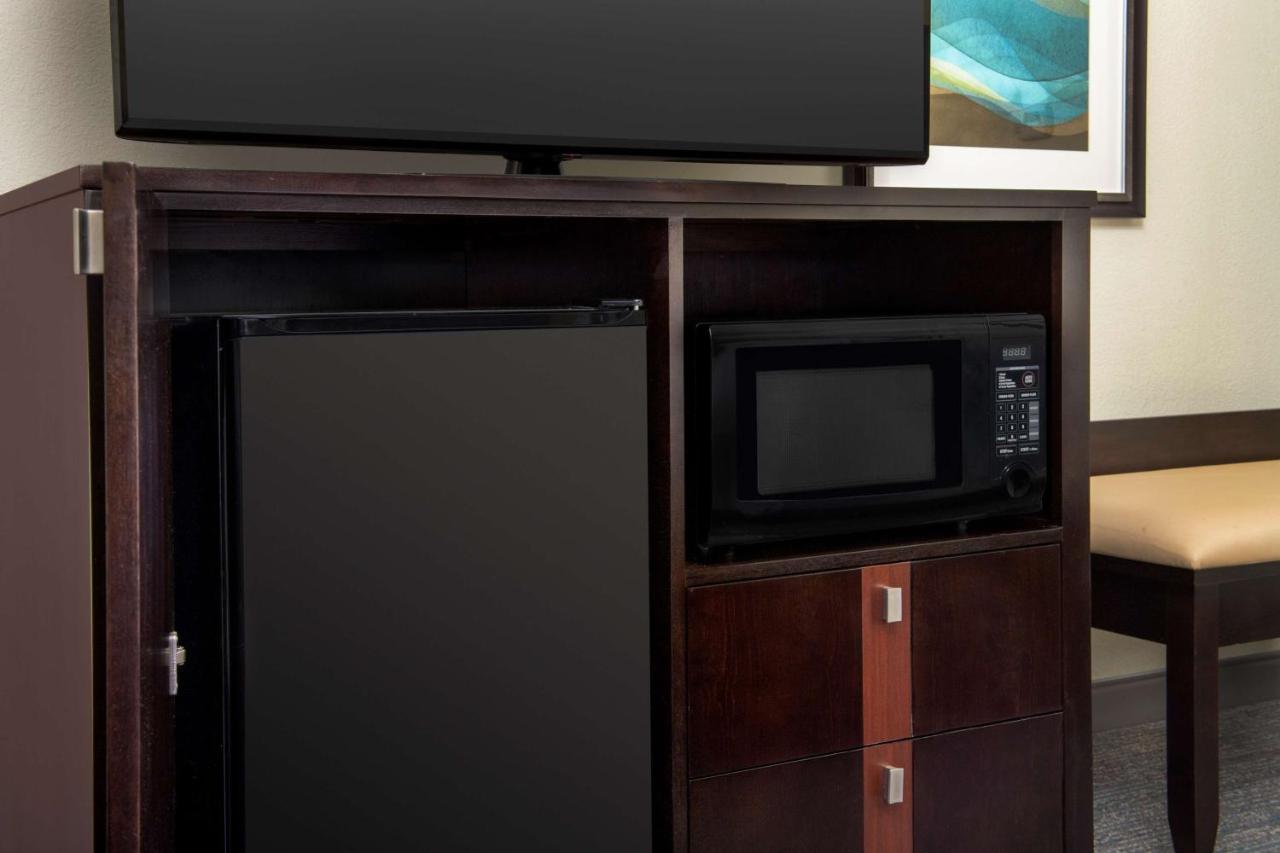 King Room - Non-Smoking at Hampton Inn & Suites Alpharetta