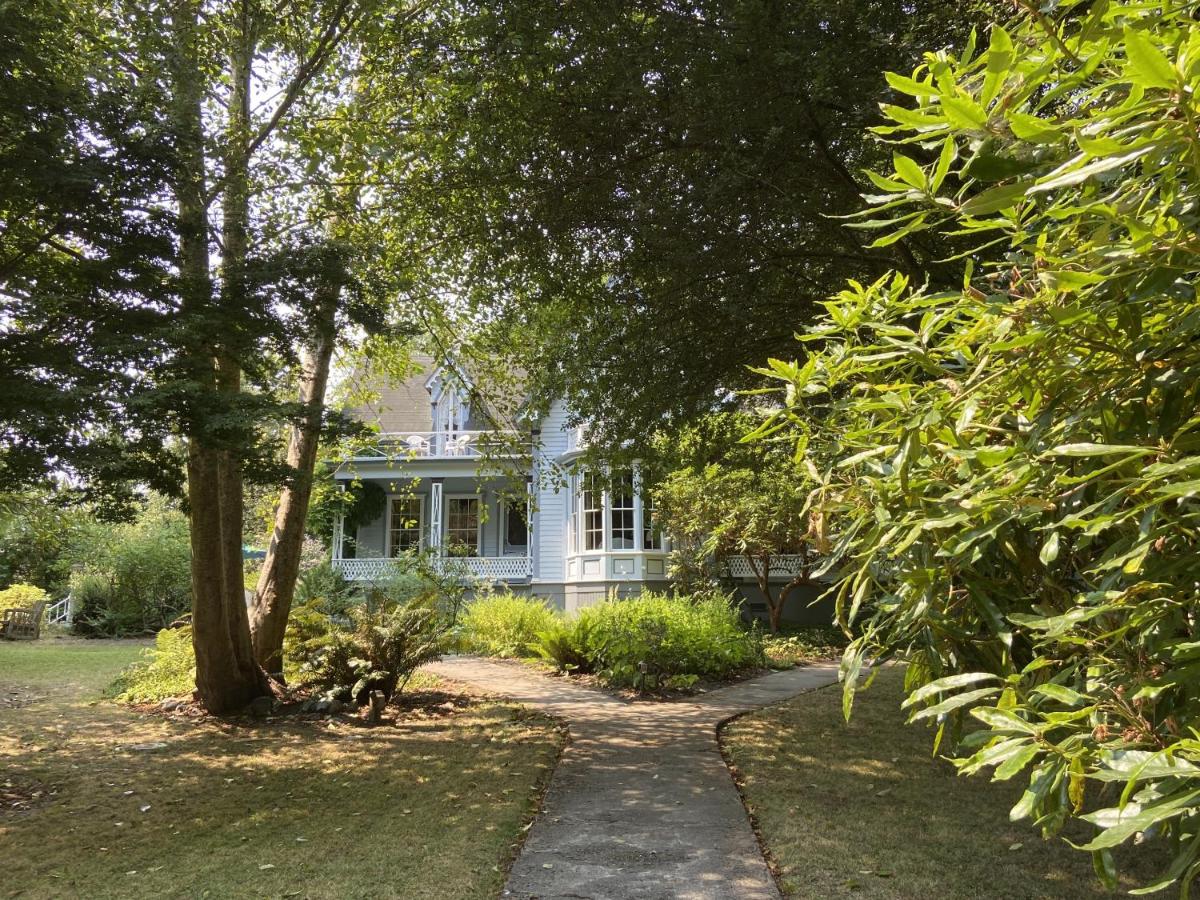 | Shaw House Inn