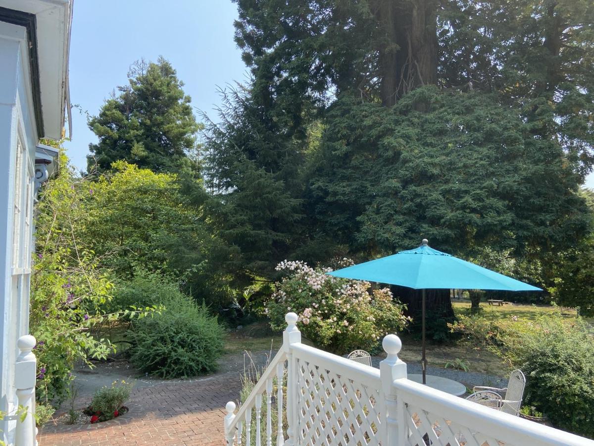 | Shaw House Inn