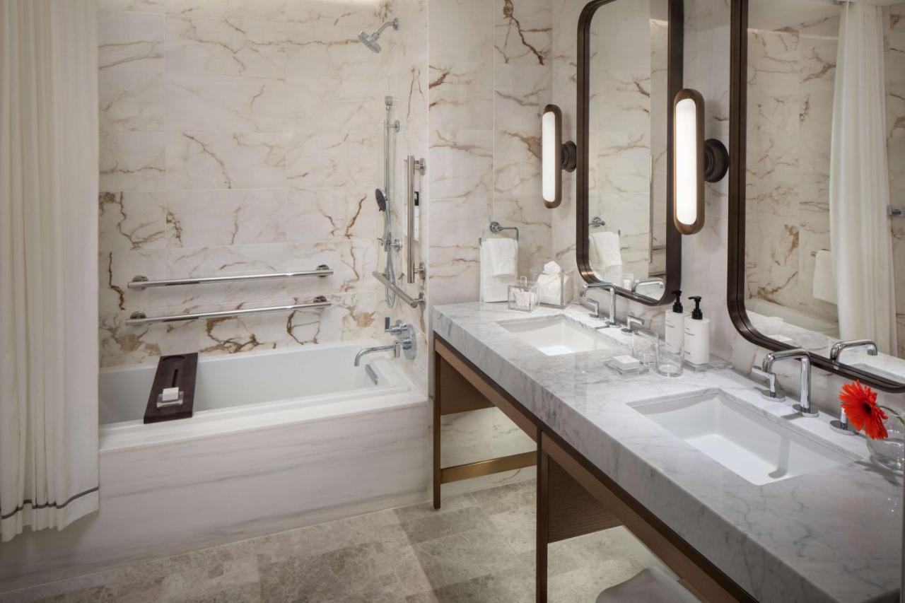 Deluxe Queen Room with Tub - Mobility Accessible at Conrad Nashville