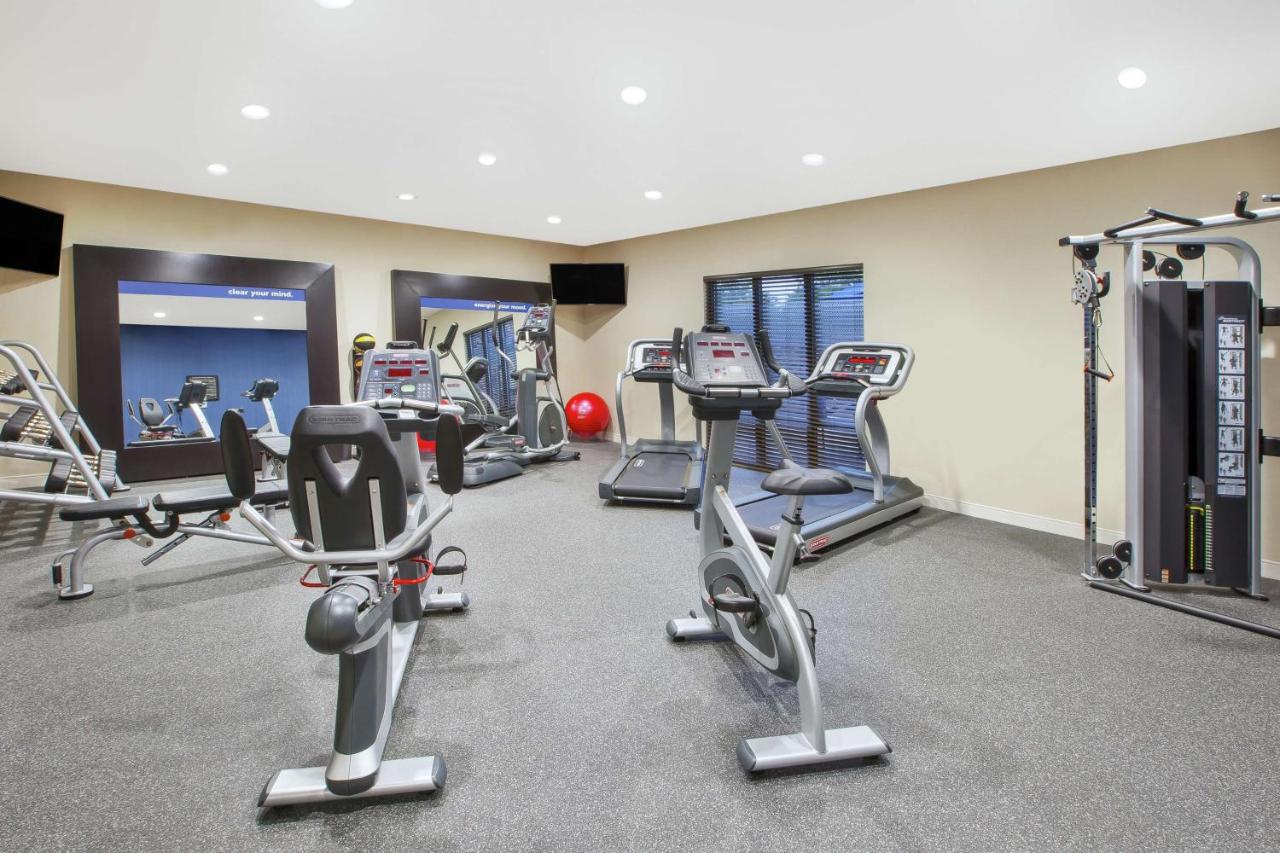  | Hampton Inn & Suites Oakwood Village-Cleveland