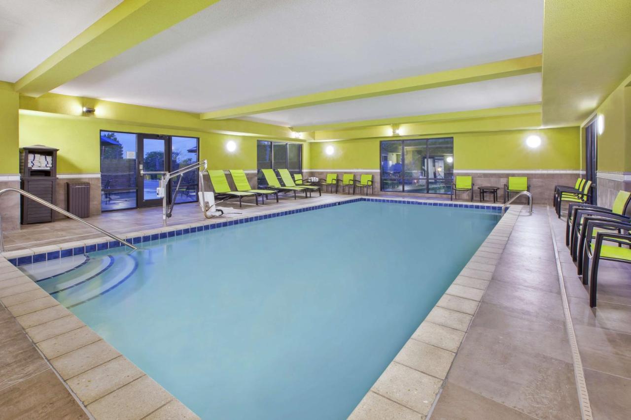  | Hampton Inn & Suites Oakwood Village-Cleveland