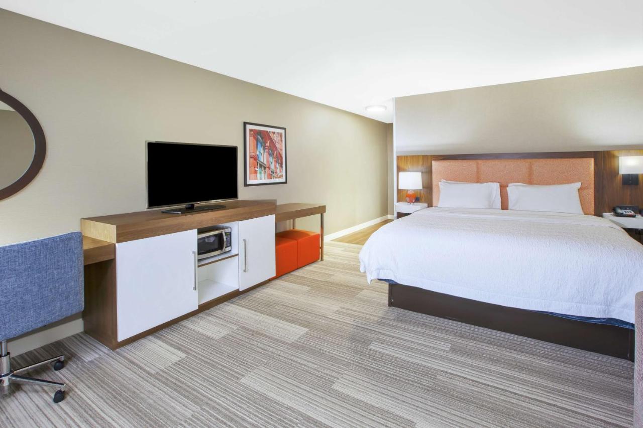  | Hampton Inn & Suites Oakwood Village-Cleveland