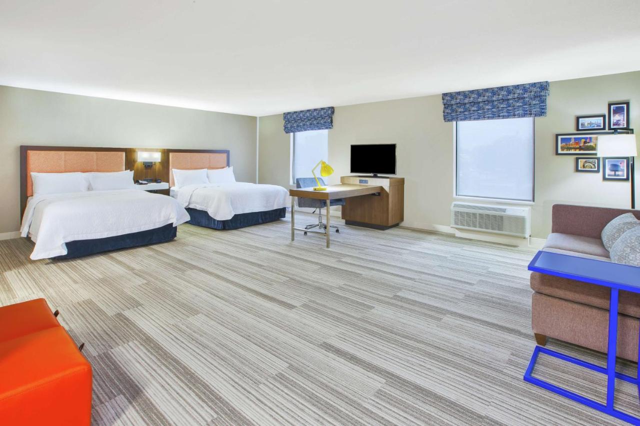  | Hampton Inn & Suites Oakwood Village-Cleveland