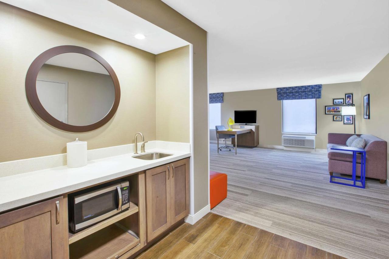  | Hampton Inn & Suites Oakwood Village-Cleveland