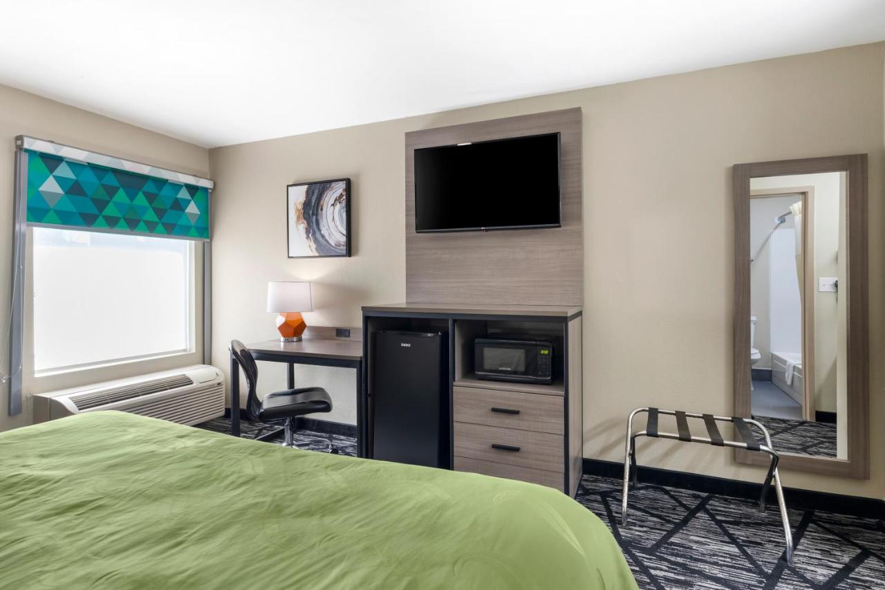 Double Room with Two Double Beds - Smoking at Quality Inn Jackson