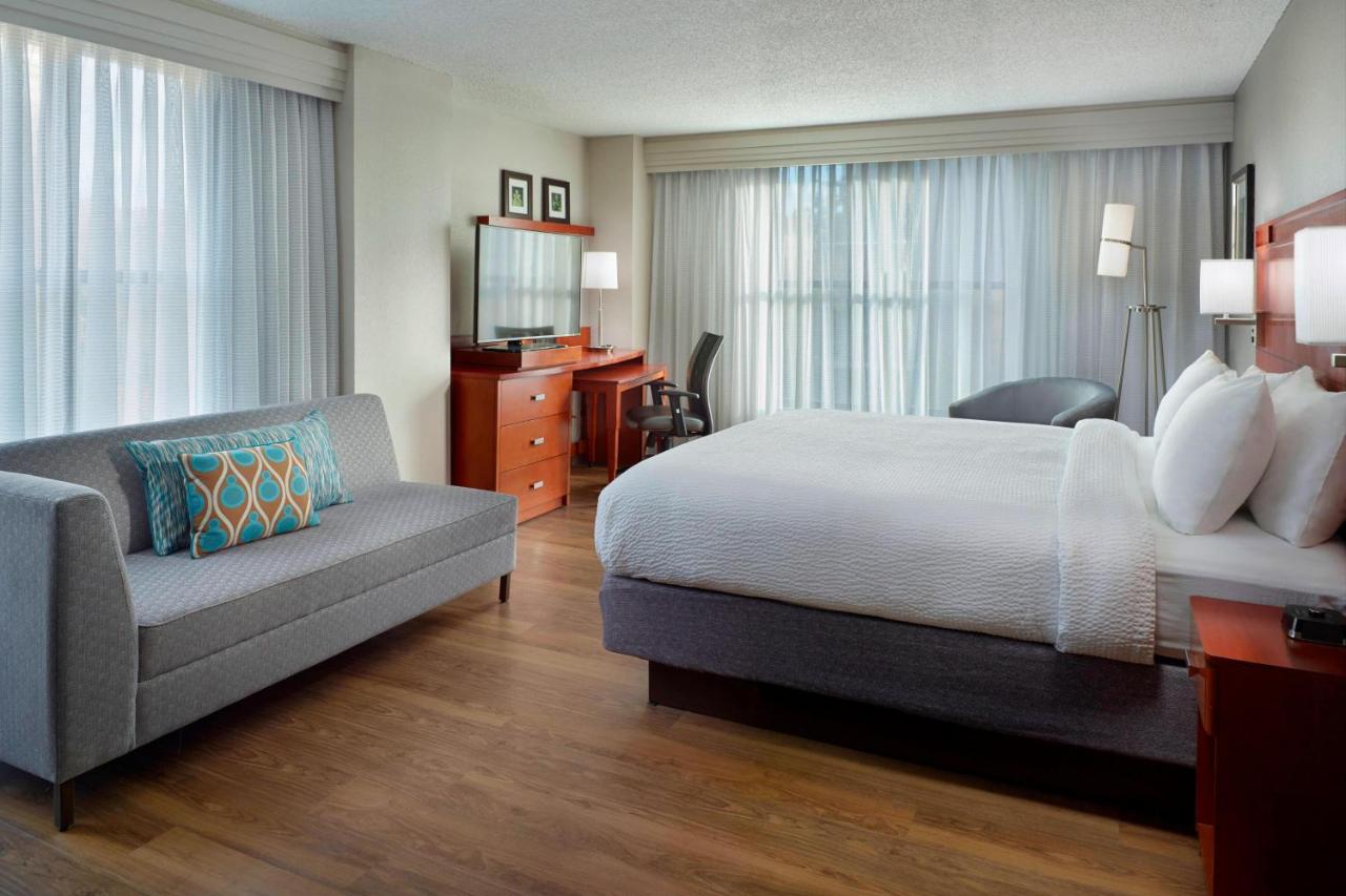 Deluxe King Room - Non-Smoking at Courtyard Atlanta Decatur Downtown/Emory