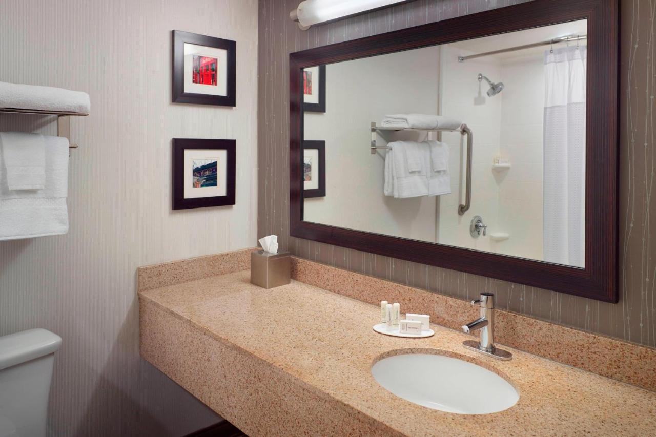King Room at Courtyard Atlanta Decatur Downtown/Emory