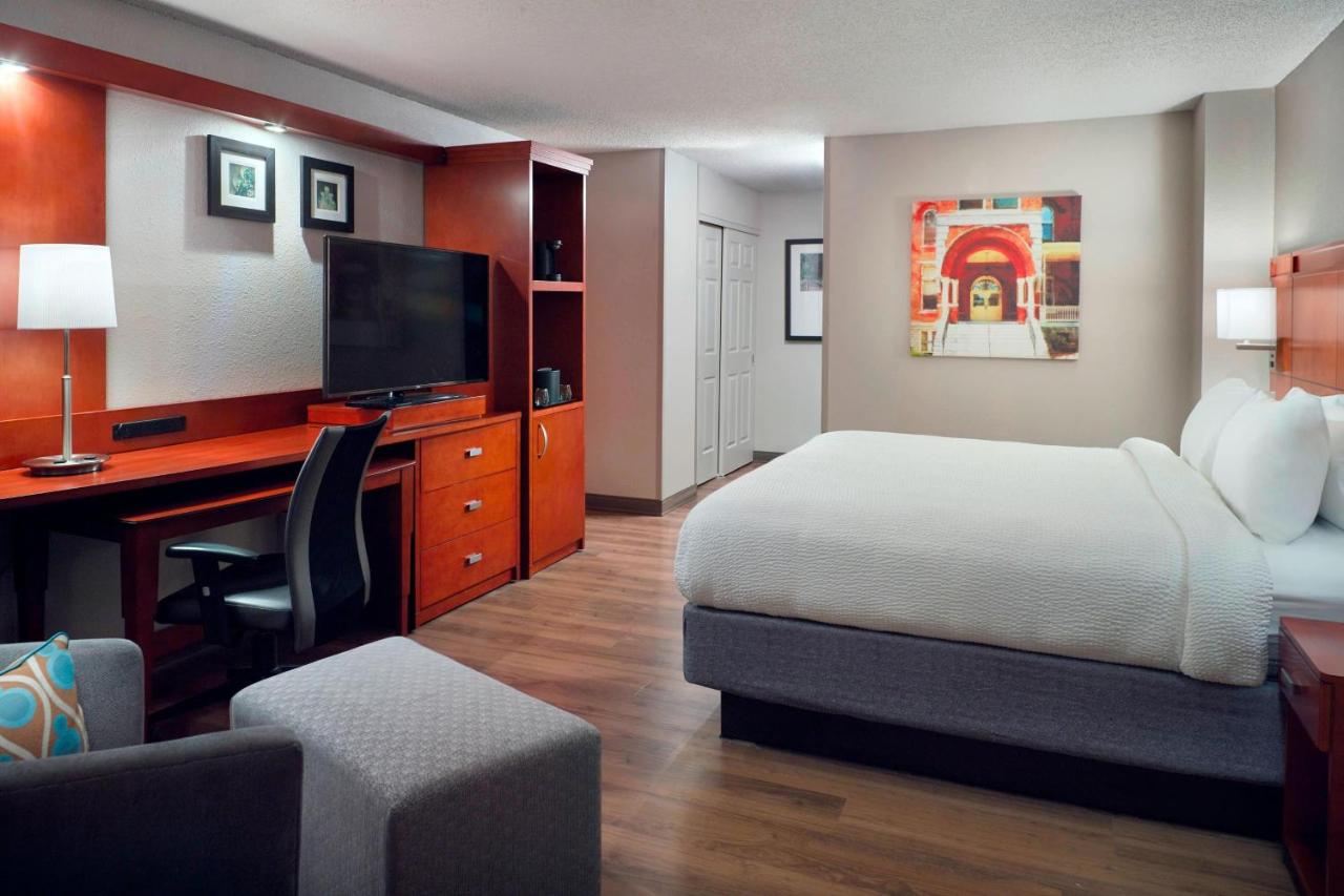 King Suite with Sofa Bed at Courtyard Atlanta Decatur Downtown/Emory
