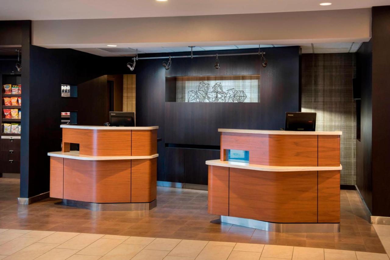 | Courtyard Chicago Waukegan Gurnee