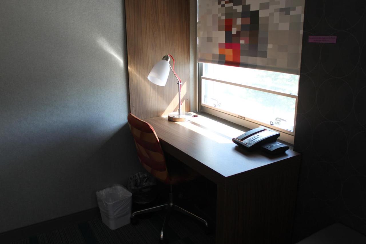 Guest Room, 1 King at Aloft Syracuse Inner Harbor